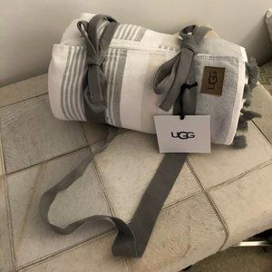 NEW UGG Pearson Beach Towel Blanket Gray White